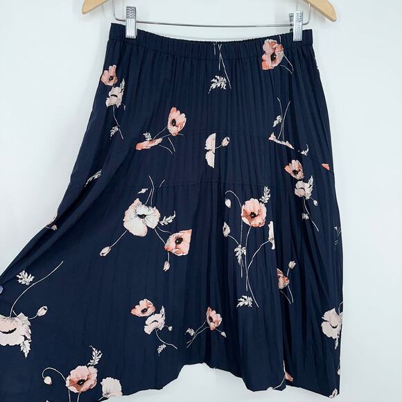 VINCE Tossed Poppy Pleated Floral Midi Knee Length Skirt in Marine - Picture 7 of 15